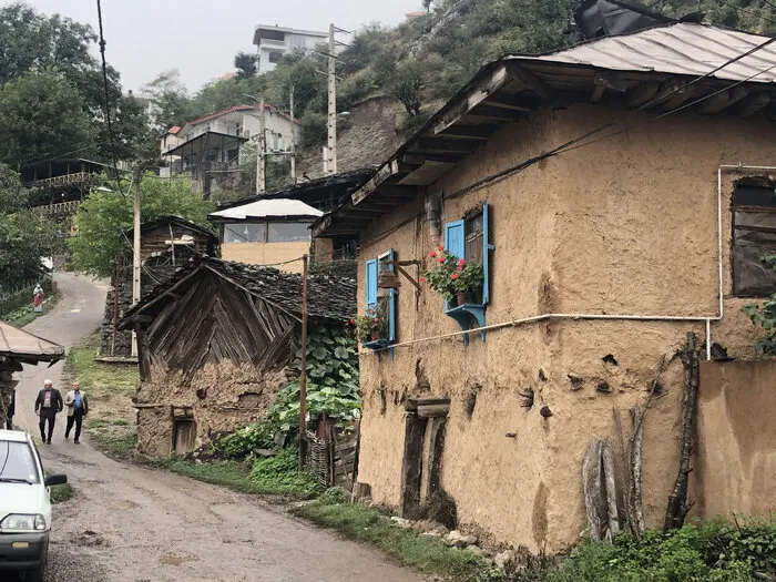 خانه ها و خیابان های روستای کرفون 41357843877