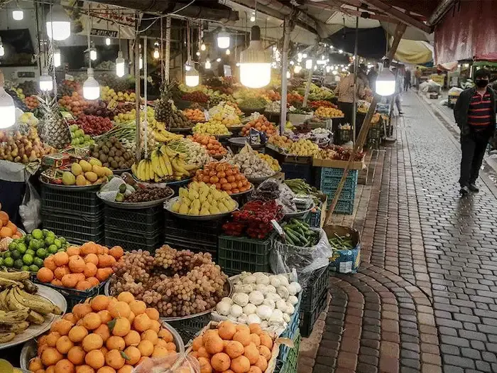 بازار روز یا دوشنبه بازار در روستای باقرتنگه و میوه جات خوش رنگ برای فروش 1564168746841