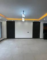 نمایی از سالن نشیمن ویلا در بهنمیر کف سرامیک نورپردازی شده 89564567456